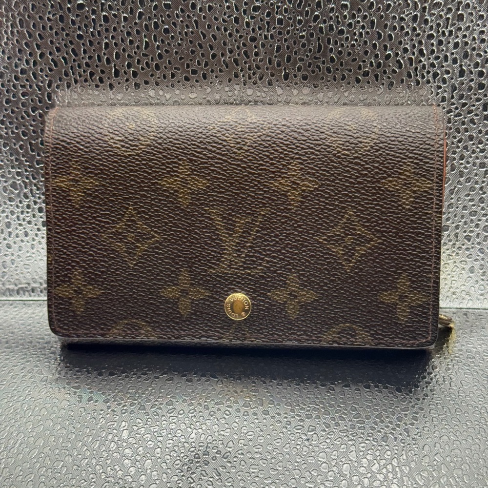 ✨ Authentic & Elegant Pre-Owned Louis Vuitton Damier Trésor Wallet ✨